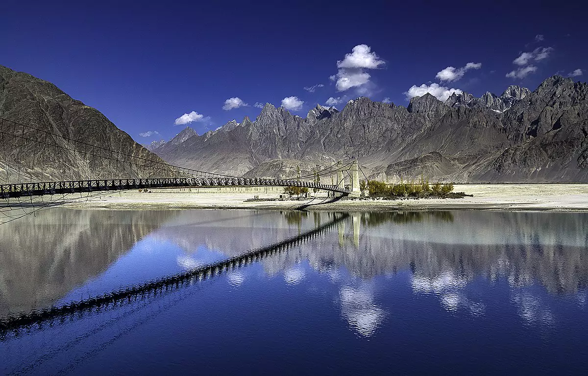 khaplu-sailing-bridge-gb